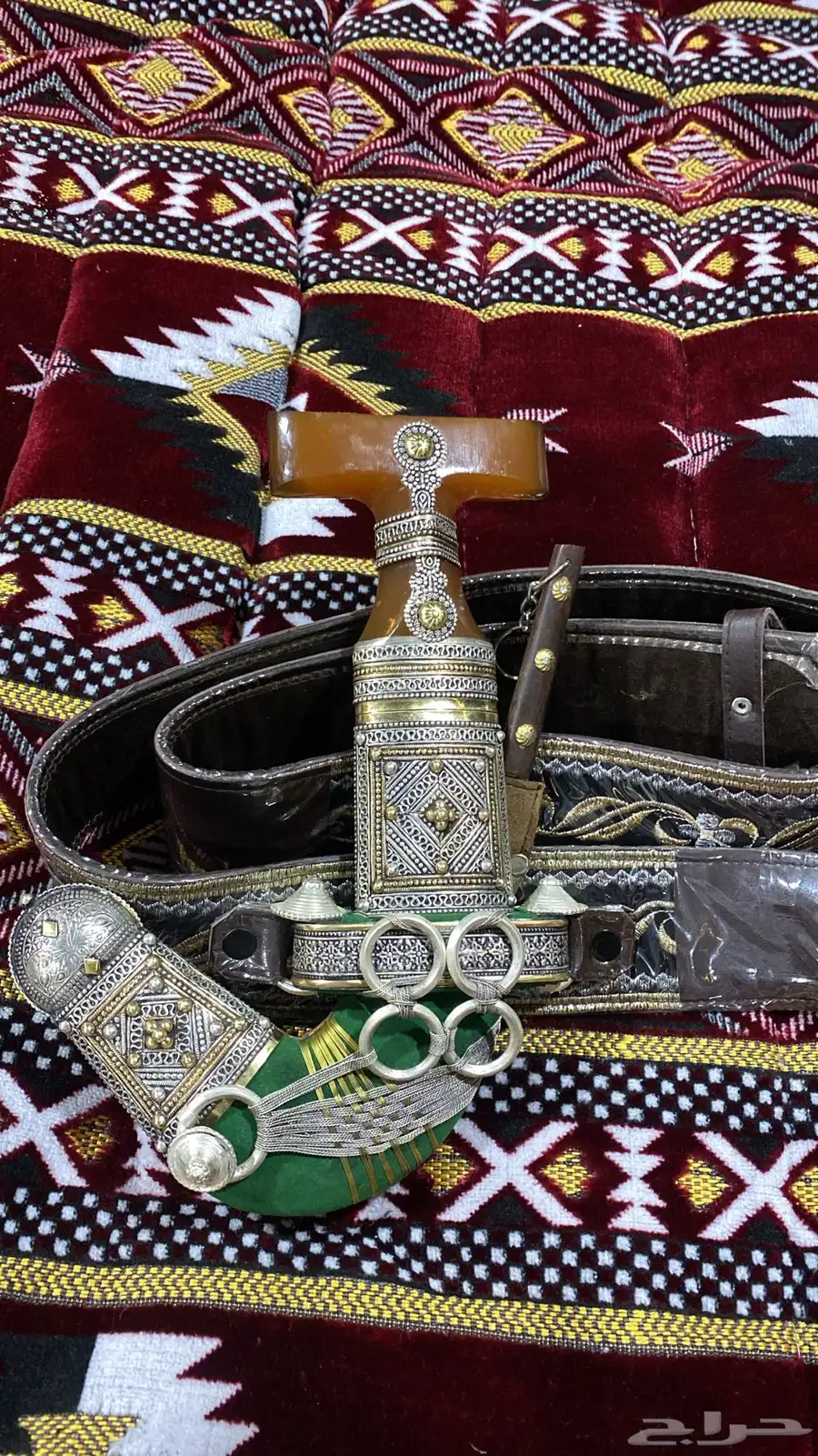 جنابي كفو نجرانيه فيها صنعانيه وفيه حك زراف وفيها قرن 0