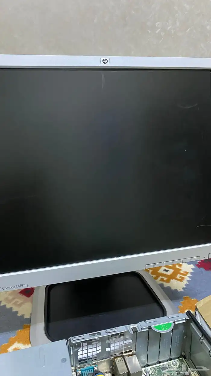 بيع كمبيوتر hp وشاشة hp 6