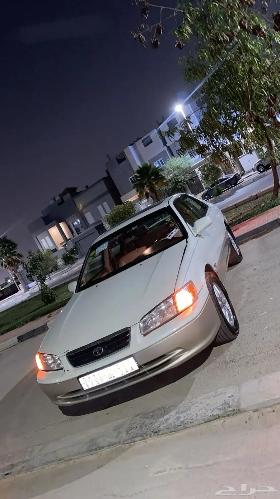 للبيع كامري 1999 محول من قدام 2000 السعر 22 0