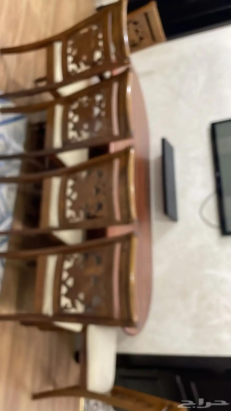 طاولة طعام 6 كراسي فيها حرق بسيط 0