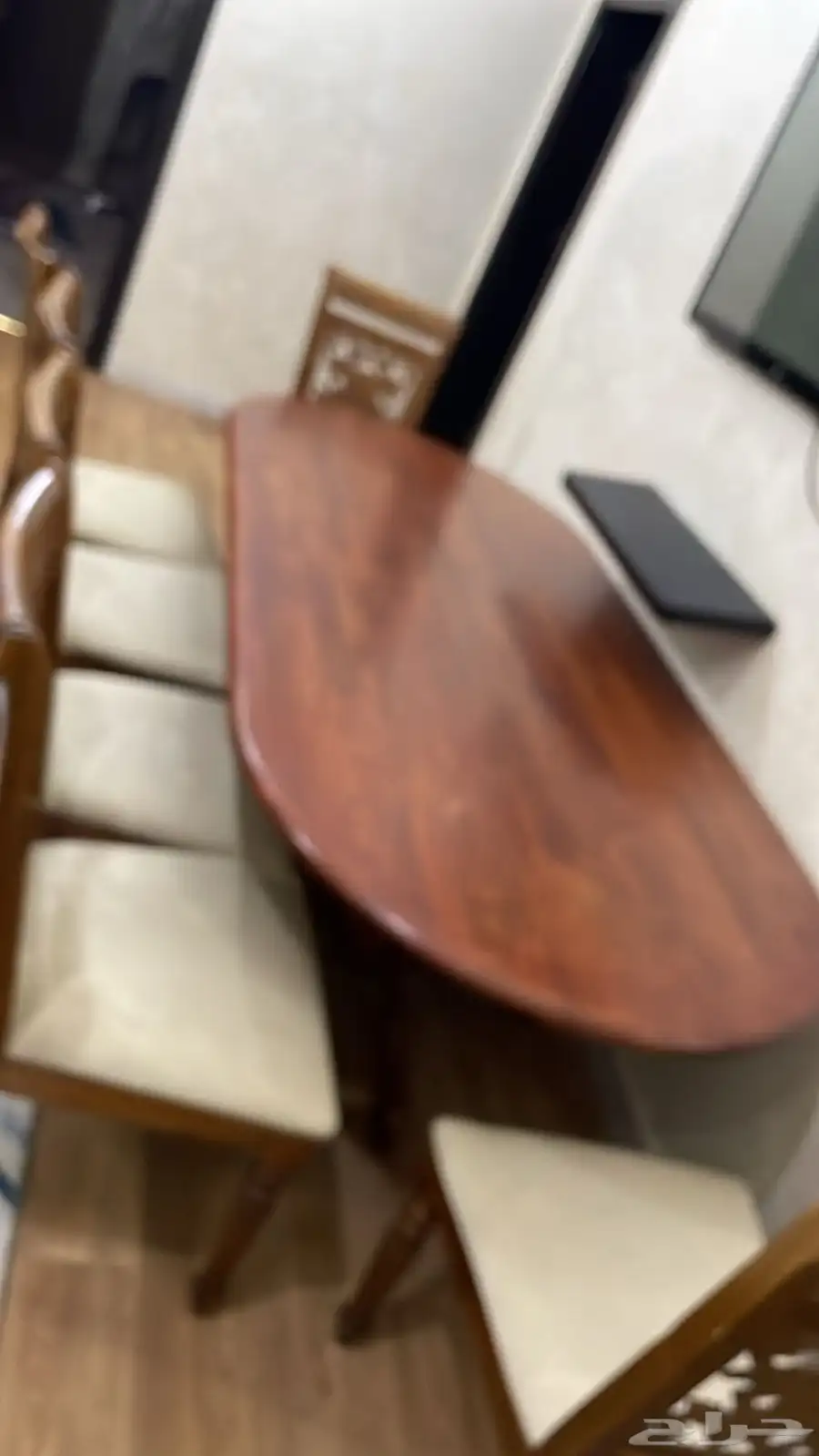 طاولة طعام 6 كراسي فيها حرق بسيط 1