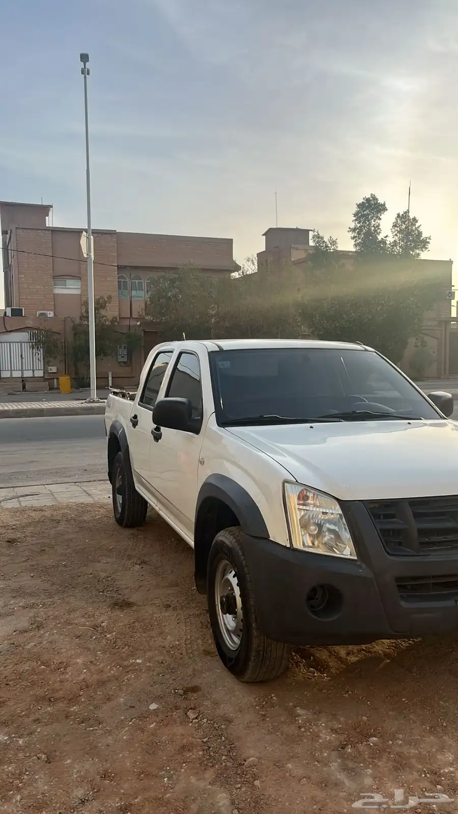 سيارة ايسوزو ديزل ديماكس2008 4