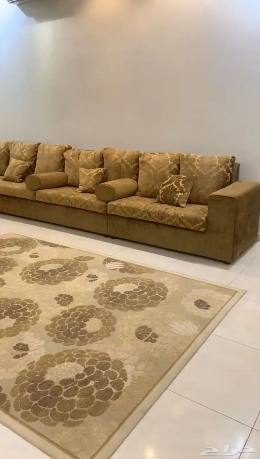 كنب نظيف للبيع 4 في 5 مع الستاره والطاوله والفرشه 2