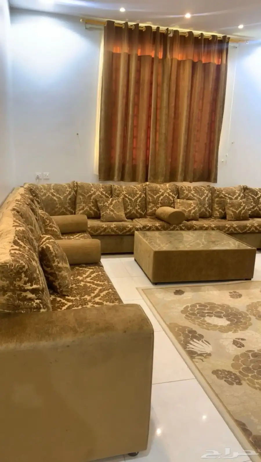كنب نظيف للبيع 4 في 5 مع الستاره والطاوله والفرشه 0