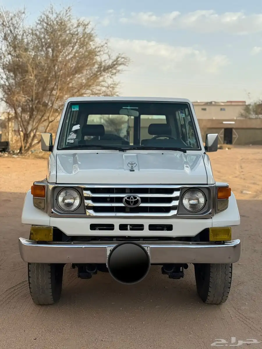 ربع ابيض نظيف 1