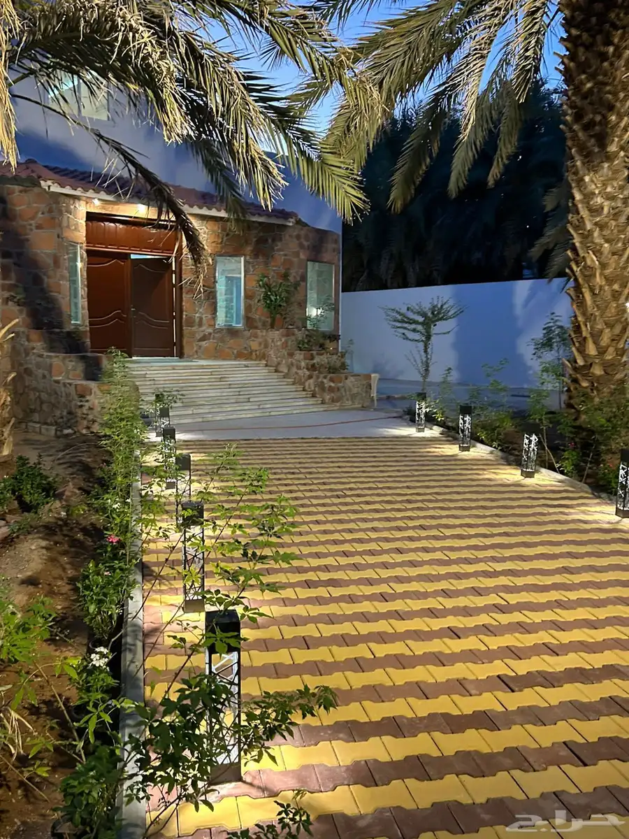 فيلا مع مزرعة للبيع في حي البركة (العيون) 1