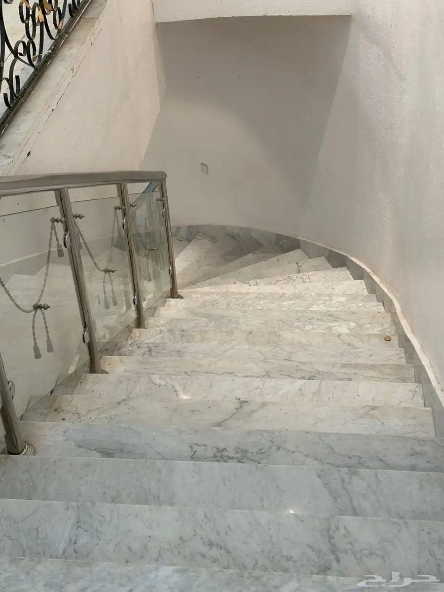 فيلا مع مزرعة للبيع في حي البركة (العيون) 43