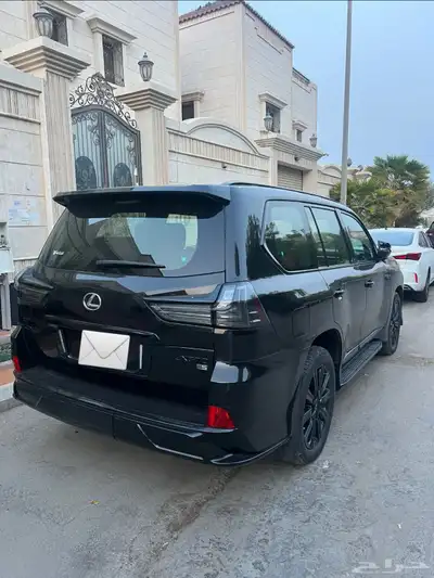 لكزس 2020 اسود بلاك اديشن S sport Black Edition 10
