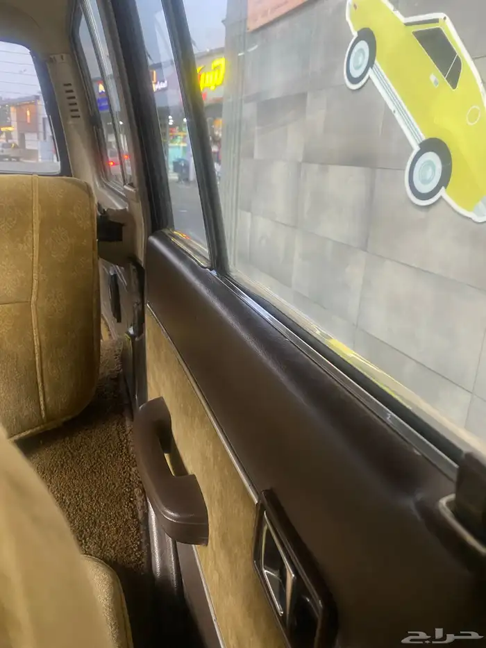 صالون لاندكروزر 1984 قطري كلاسيك 9