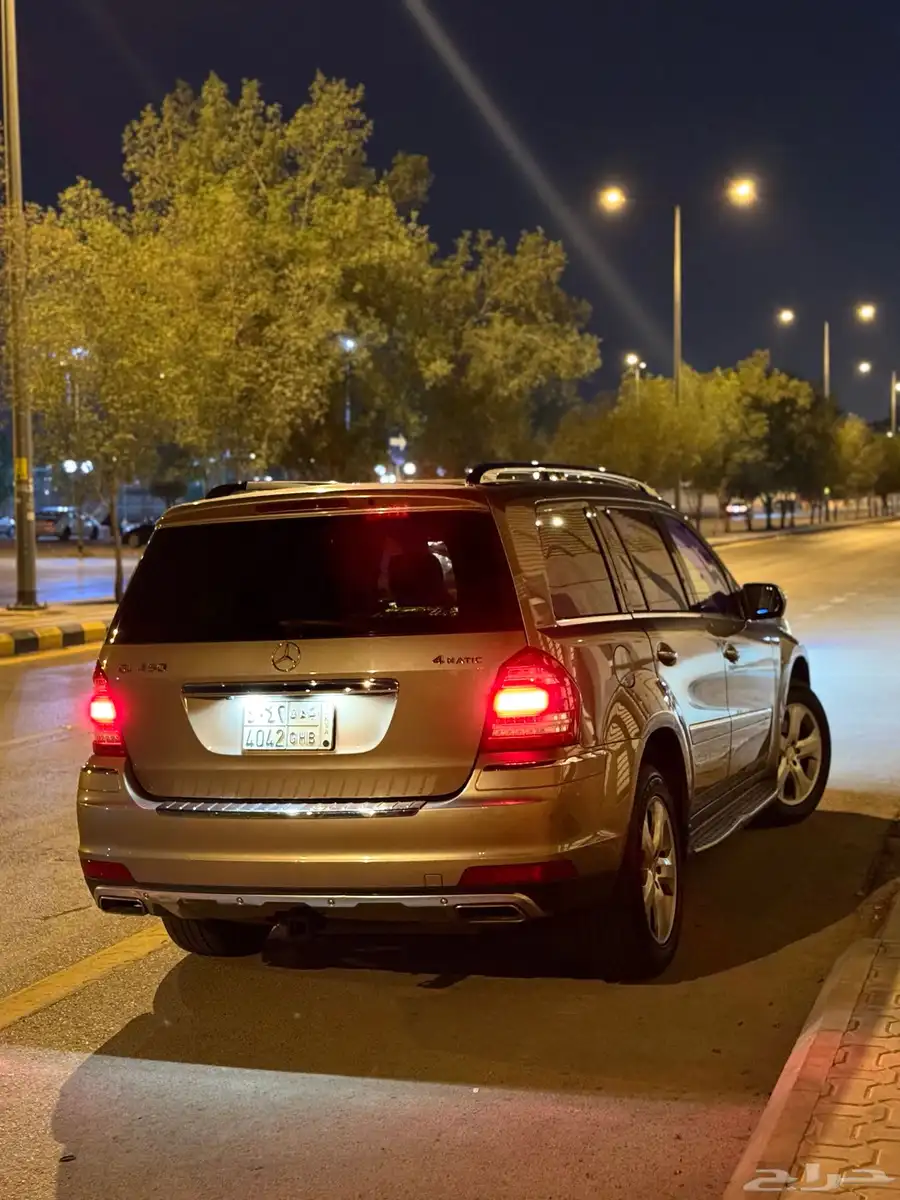 مرسيدس جيب GL450 class فل كامل بحالة الوكالة للبيع بسعر مغر 85
