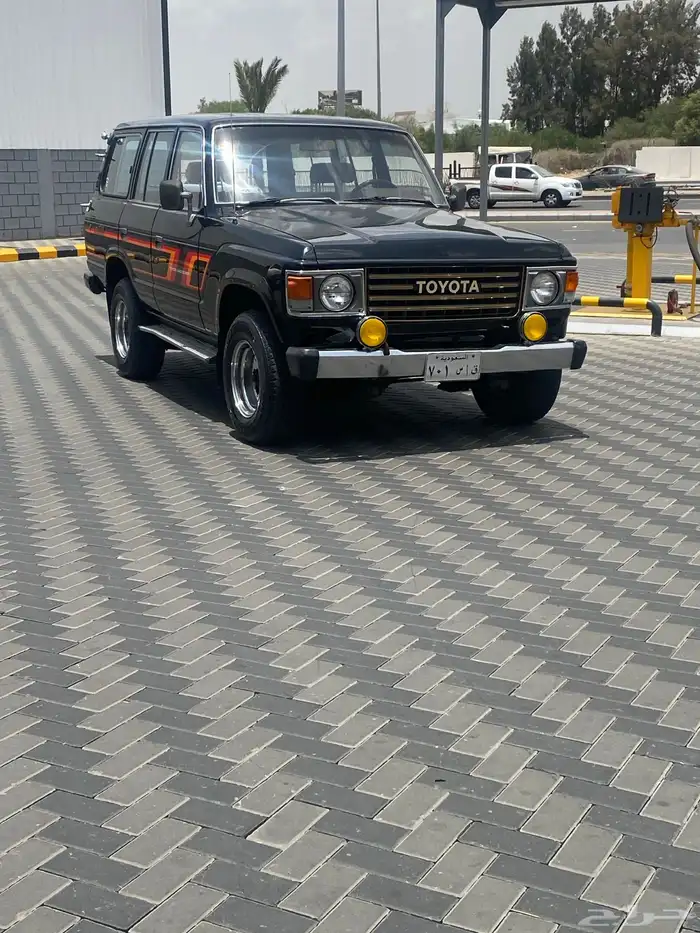 صالون لاندكروزر 1984 قطري كلاسيك 4