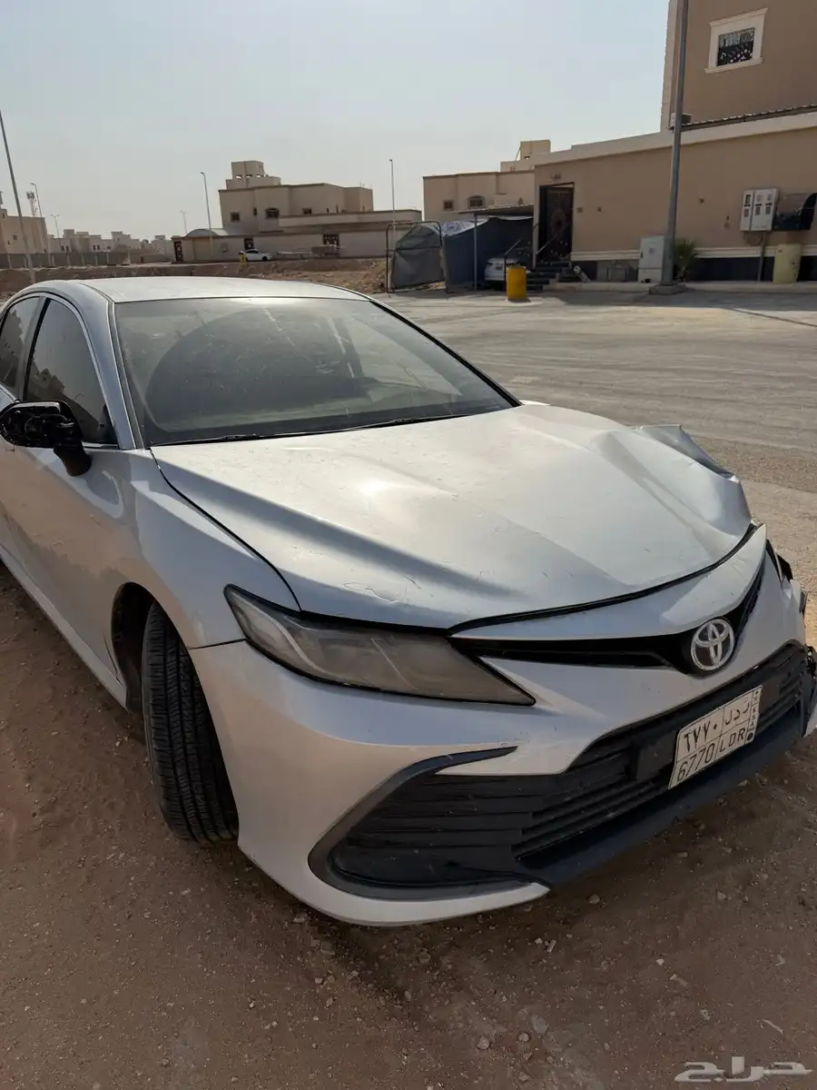 للبيع كامري 2023 مصدومه 8