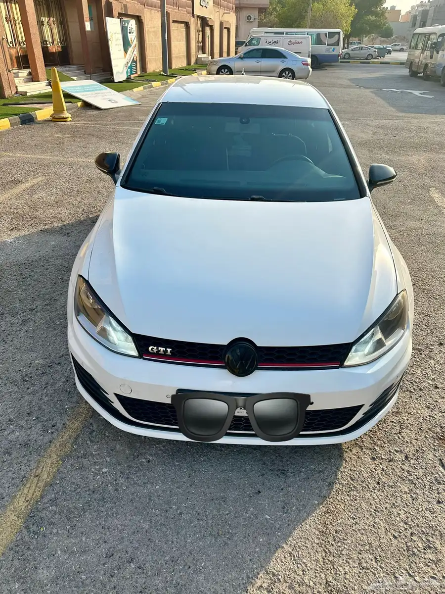 للبيع سيارة جولف GTI موديل 2014 0