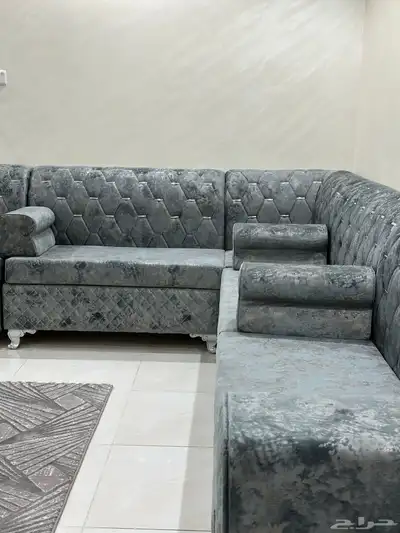 كنب مجلس رمادي نظيف 1