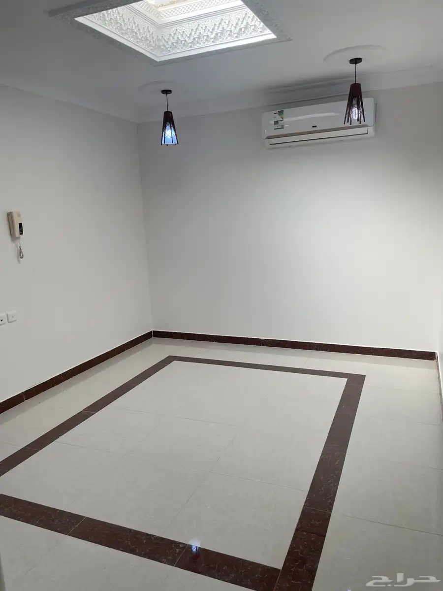 شقة سكنية في فيلا في الدور الثالث 0