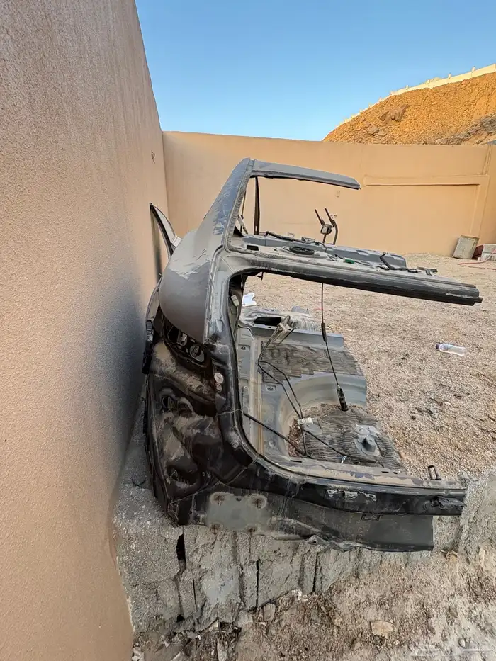 قطع غيار مازدا تشليح رفرف خلفي يسار وباب خلفي يسار 1