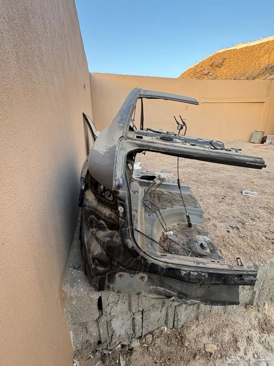 قطع غيار مازدا تشليح رفرف خلفي يسار وباب خلفي يسار 1