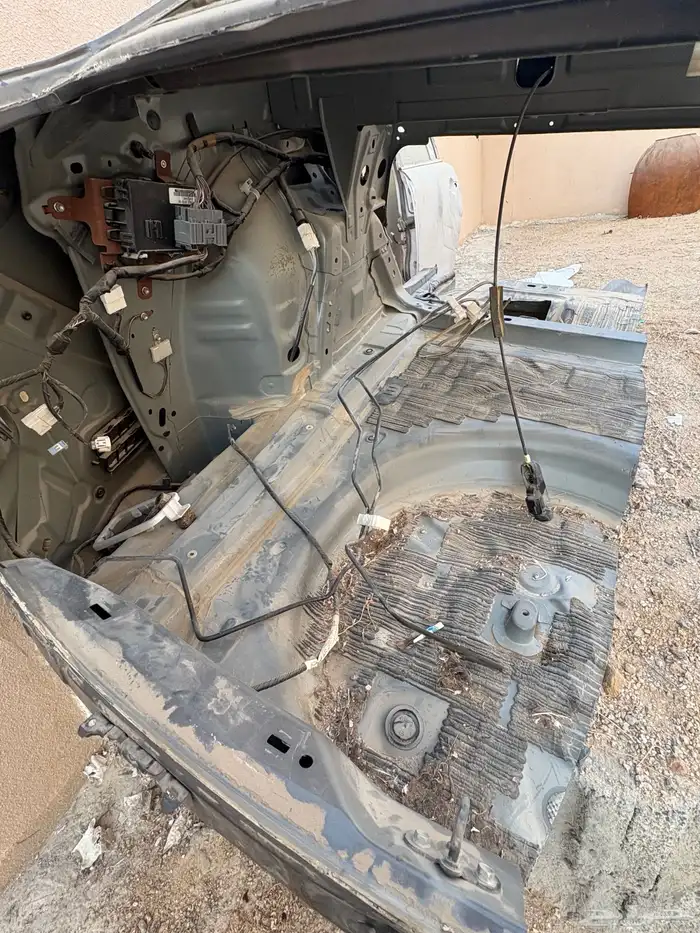 قطع غيار مازدا تشليح رفرف خلفي يسار وباب خلفي يسار 2