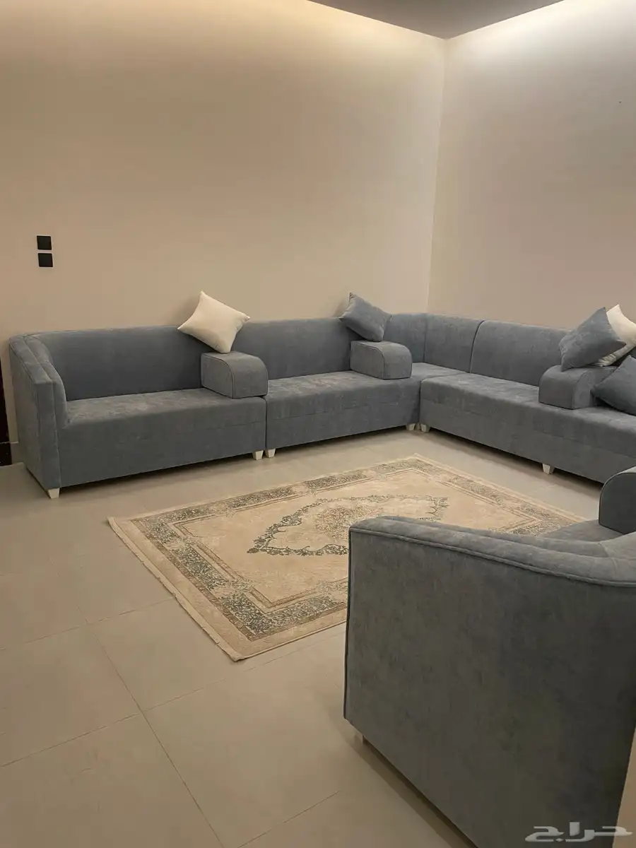كنب شبه جديد مع ستارة ويفي وسجاد فاخر 0