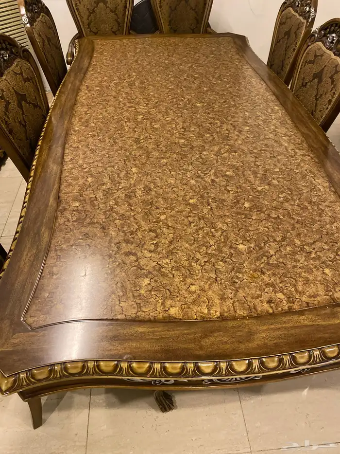 طاوله طعام بطابع فاخر نظيفه 0