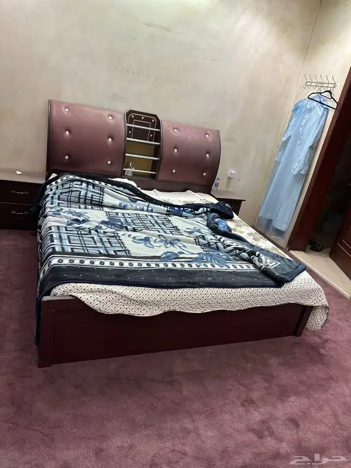 غرفة نوم كاملة شبه جديدة 10