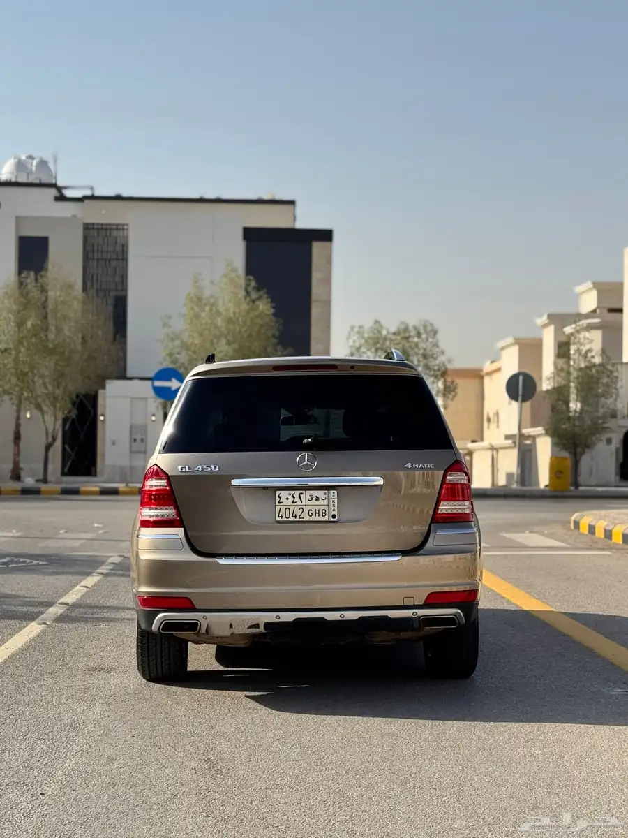 مرسيدس جيب GL450 class فل كامل بحالة الوكالة للبيع بسعر مغر 12