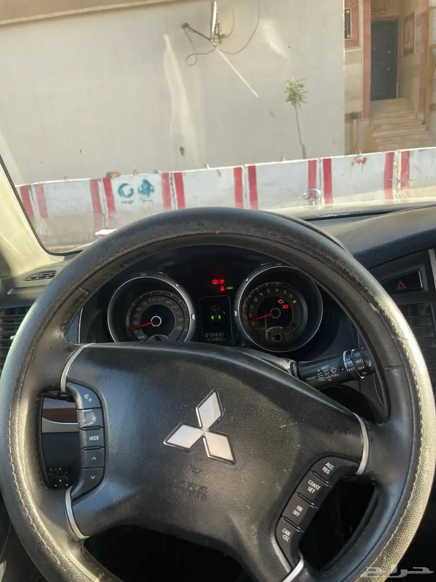 جيب ميتسوبيشي باجيرو 6سلندر 6