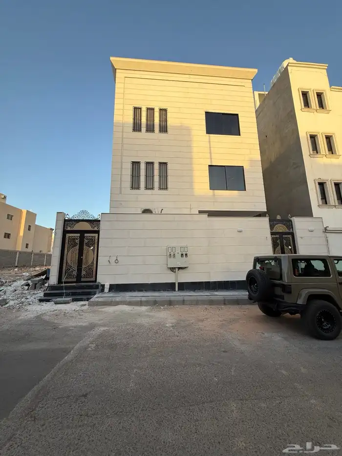 شقق فاخرة للإيجار بحي البدراني بجانب طريق اسيد بن كعب 0