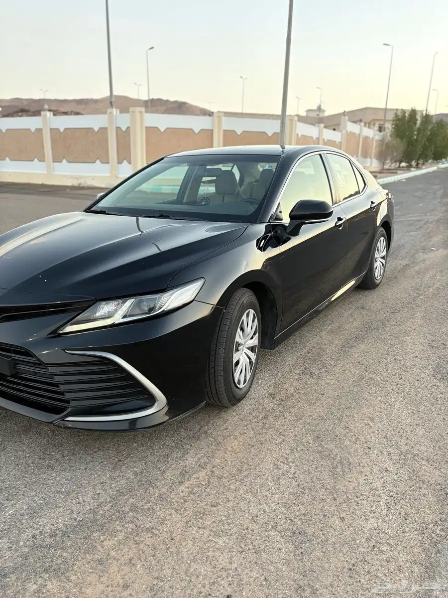 للبيع كامري 2021 استاندر أسود سعودي بودي بلد نظيفة جدا 5