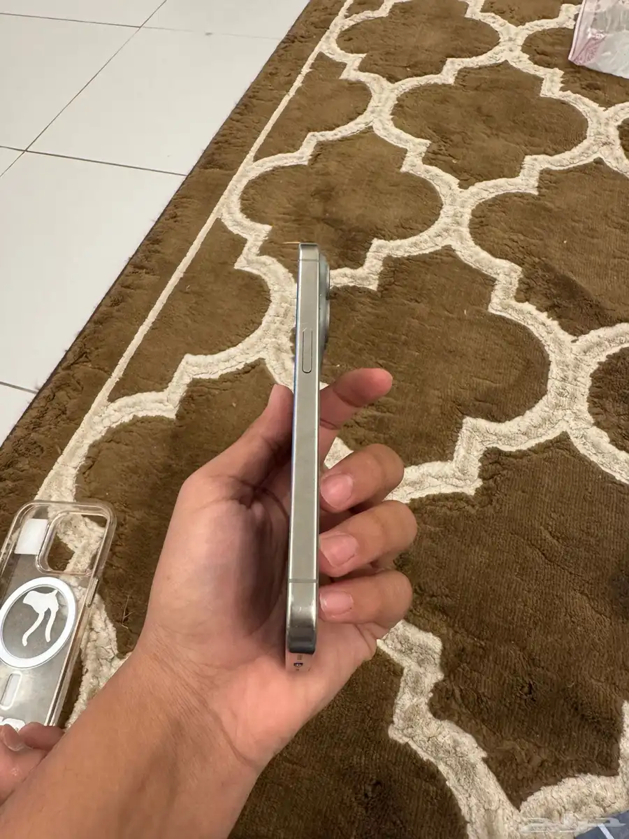 ايفون 15 برو 1