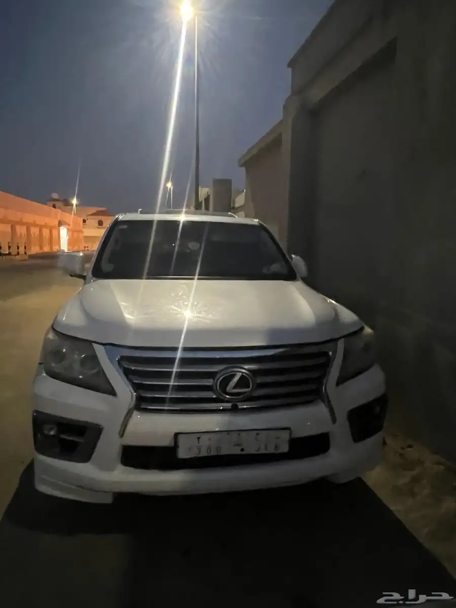 صالون لكزس لاندكروزر 570 كل شي فيه شرط البدي والشواصي 4