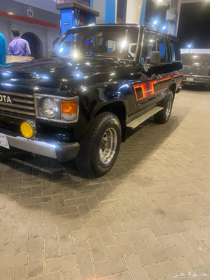 صالون لاندكروزر 1984 قطري كلاسيك 2