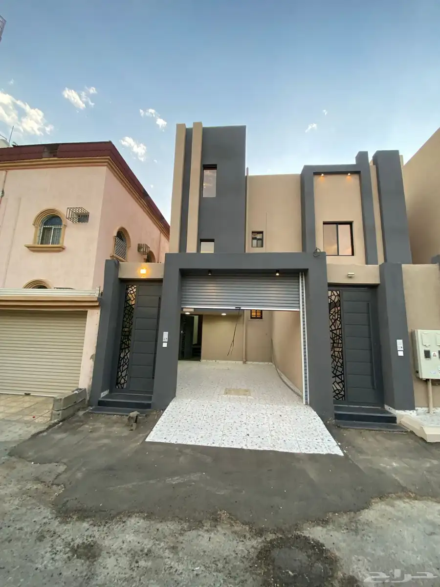 للبيع روف علوي مع ملحق مع بيكة سيارة تشطيب فاخر 1