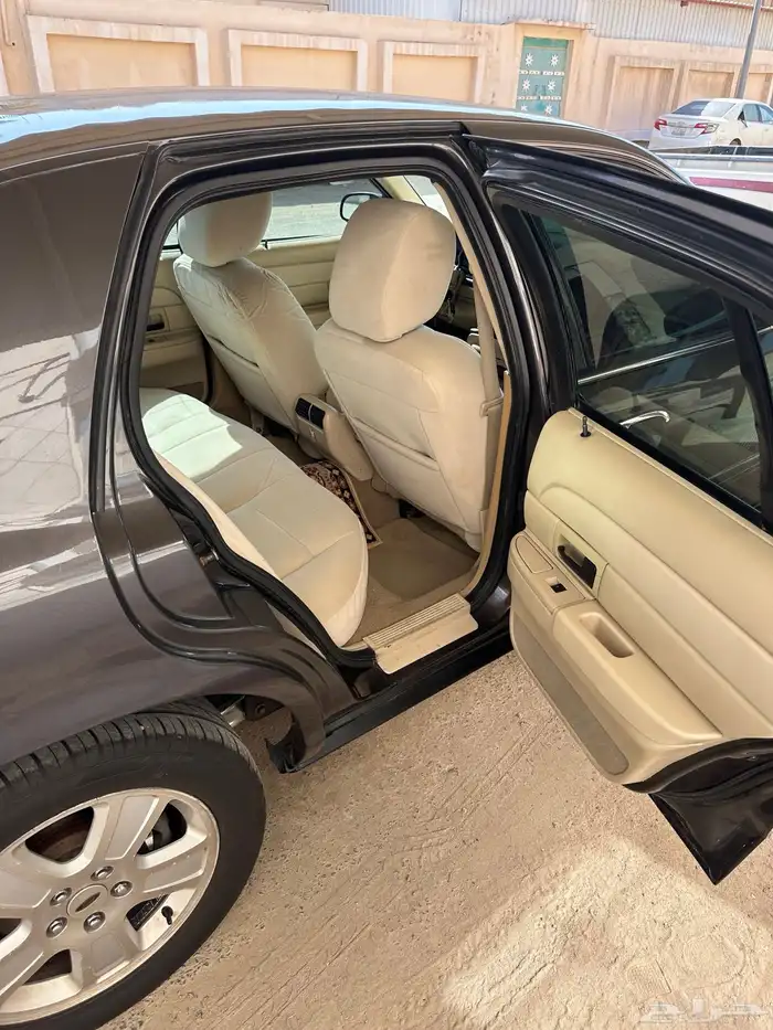 فورد فكتوريا 2011 4