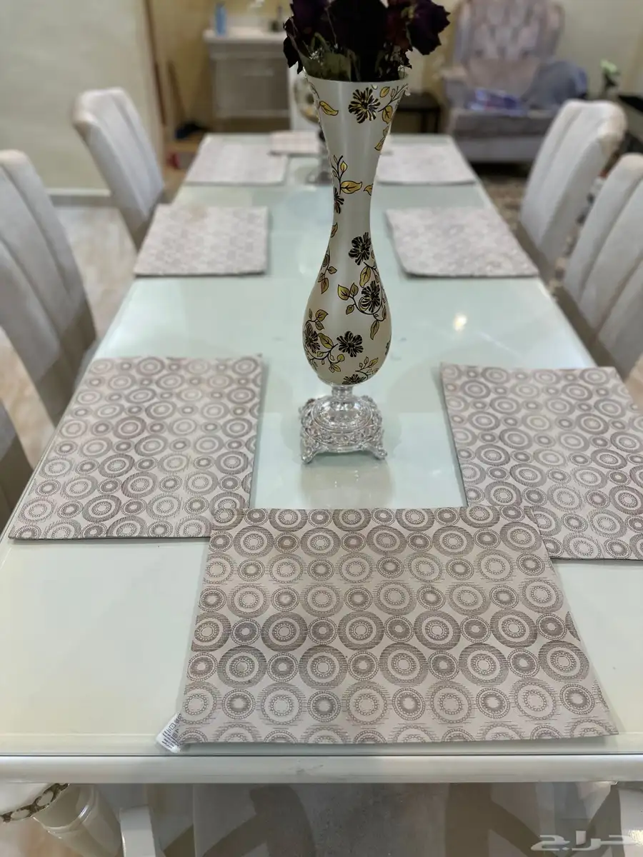 طاولة طعام 4