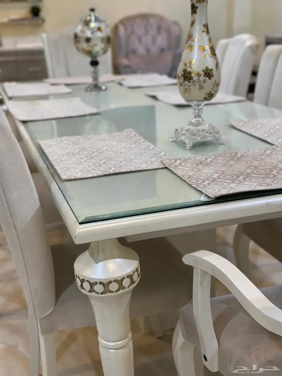 طاولة طعام 2