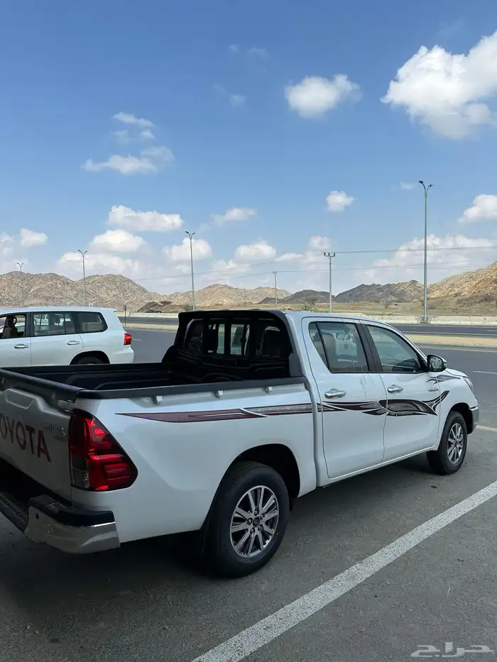 هايلوكس 2025 بنزين GLX2 اصفار كاش وبنوك 12