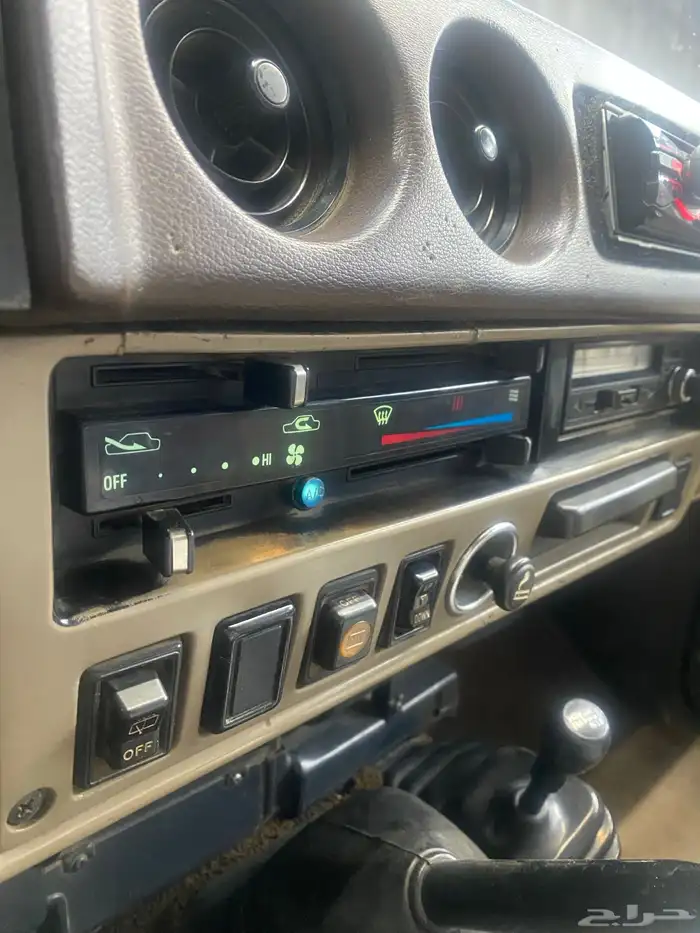 صالون لاندكروزر 1984 قطري كلاسيك 14