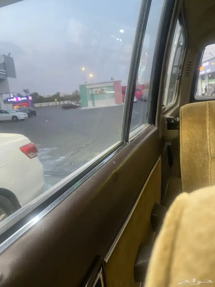 صالون لاندكروزر 1984 قطري كلاسيك 5