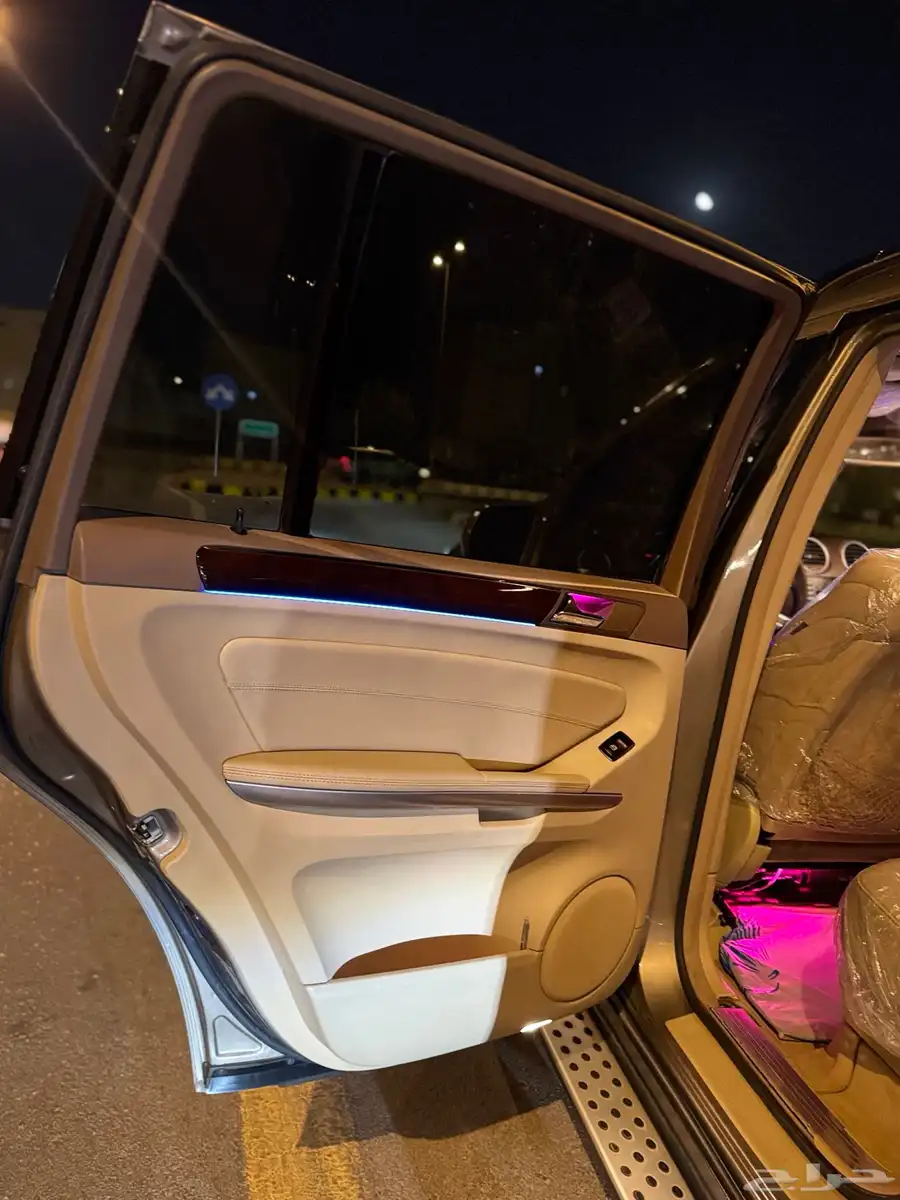 مرسيدس جيب GL450 class فل كامل بحالة الوكالة للبيع بسعر مغر 40