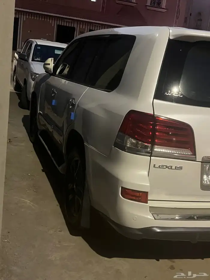 صالون لكزس لاندكروزر 570 كل شي فيه شرط البدي والشواصي 3