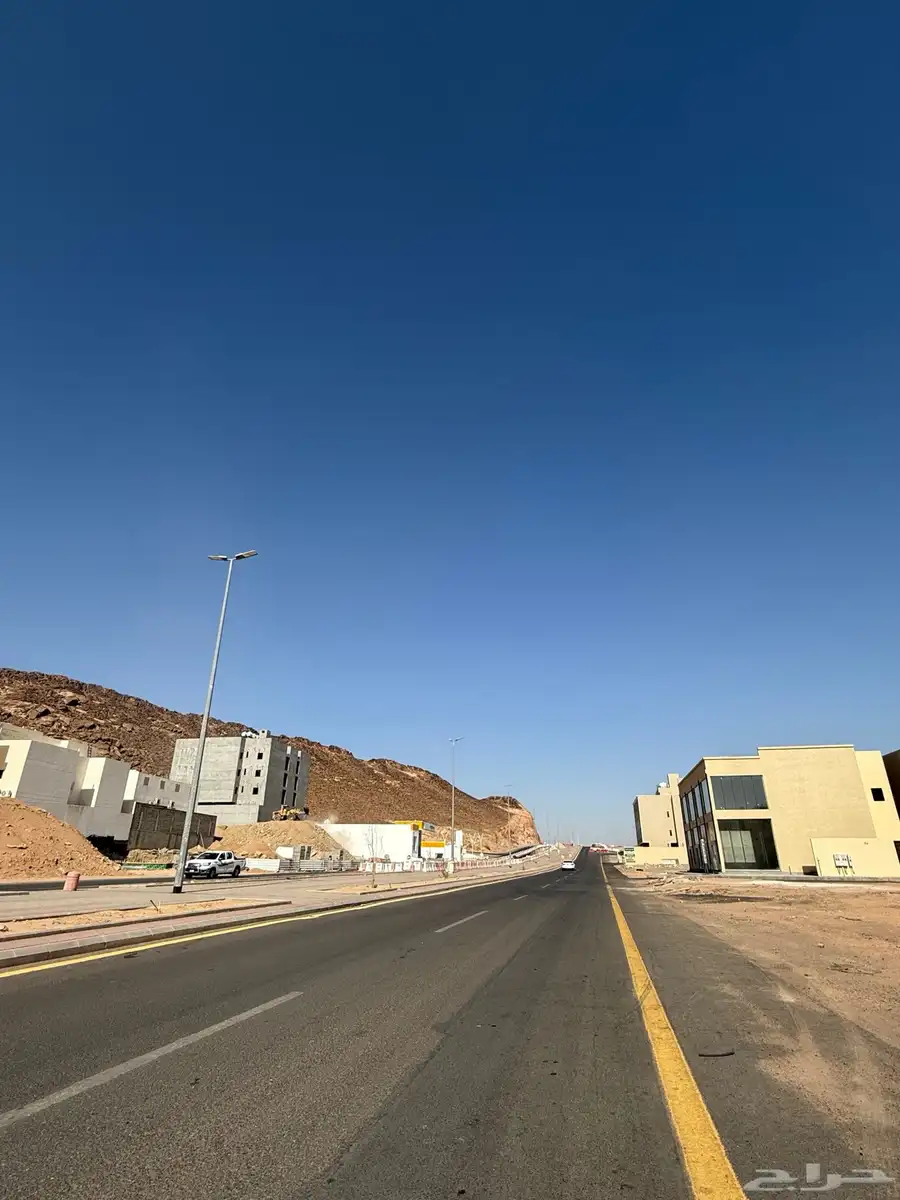 للبيع ارض تجارية في حي السلام م623 شارع35م شمالي 26