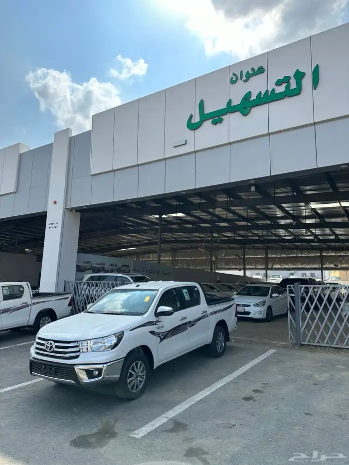 هايلوكس 2025 بنزين GLX2 اصفار كاش وبنوك 4