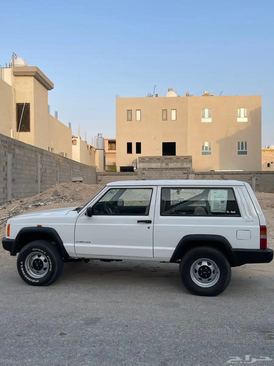 للبيع جيب شروكي. موديل 99 4