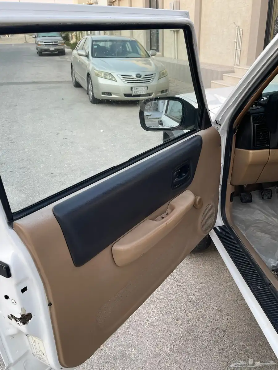 للبيع جيب شروكي. موديل 99 8