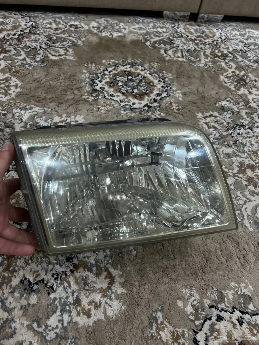 شمعه و اسطب اصليه عليه ختم فورد للبيع عطني سومتك وتم 1