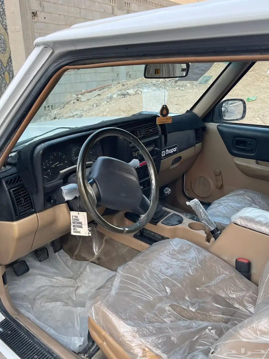 للبيع جيب شروكي. موديل 99 2