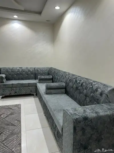كنب مجلس رمادي نظيف 5