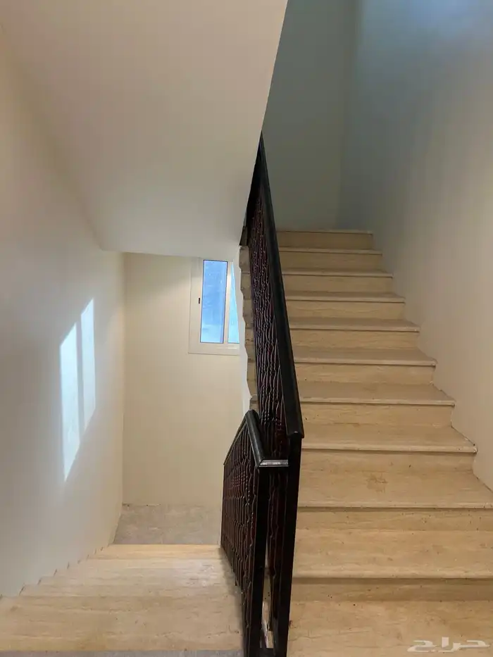 مزرعة كبيره فيها بيت مساحه 200الف صك اكتروني 26