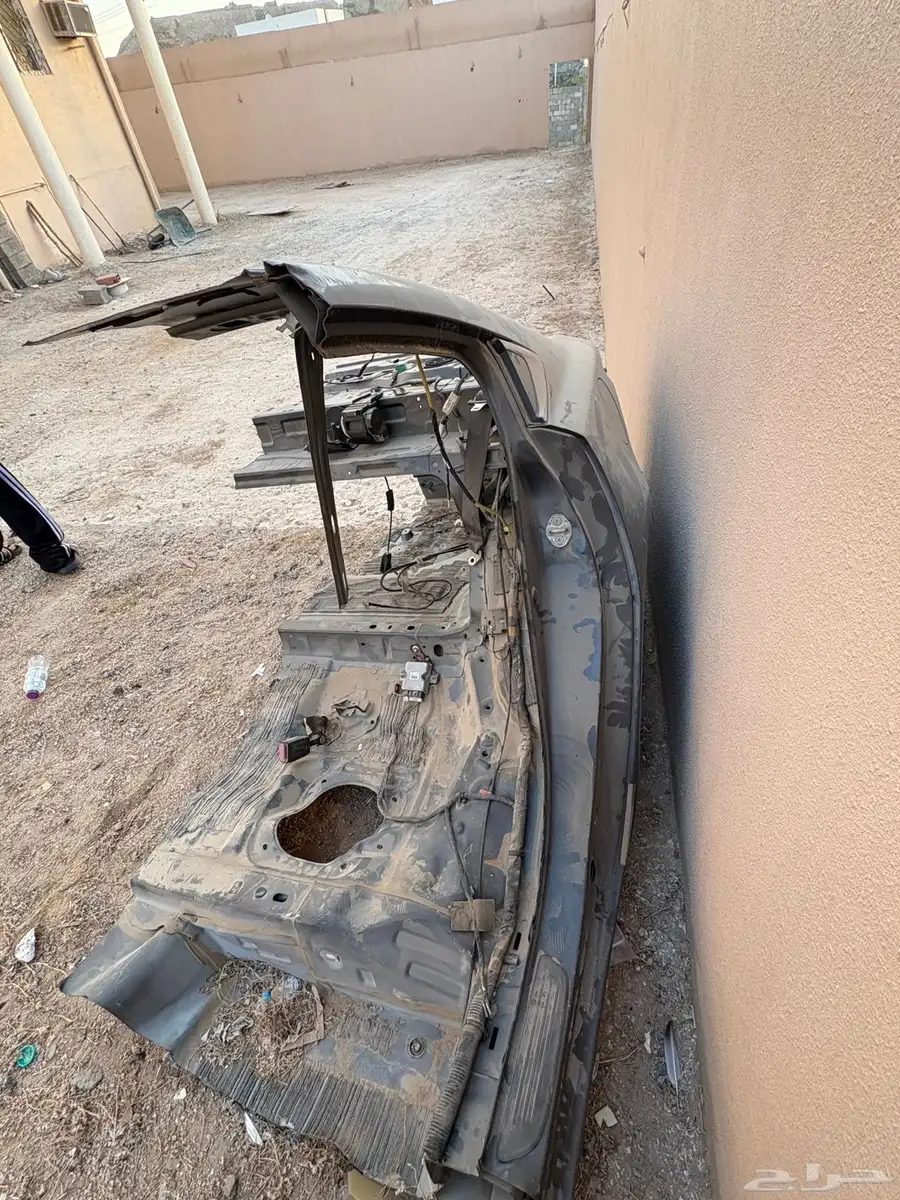 قطع غيار مازدا تشليح رفرف خلفي يسار وباب خلفي يسار 8